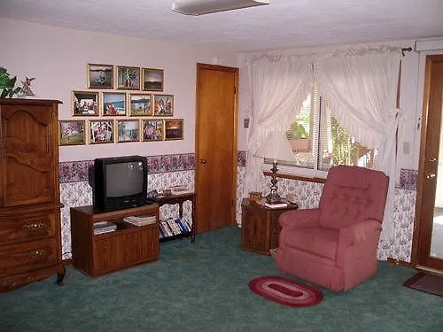 Lakeshore Bed & Breakfast-1
