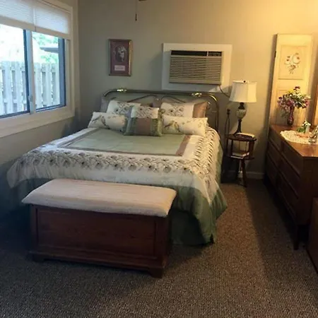 Lakeshore Bed & Breakfast-2